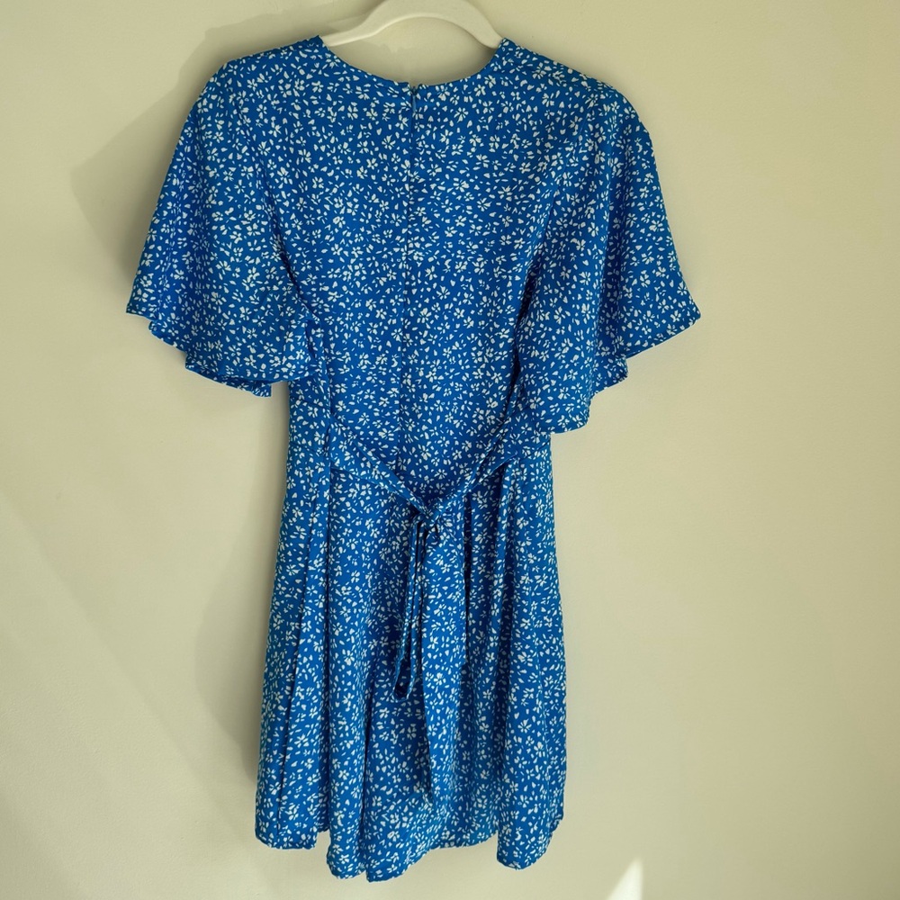 In April 1986 Blue Floral Flutter Sleeve Romper (Estimated XS/S) - Picture 3 of 6